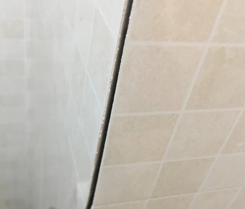 雅安瓷砖空鼓维修公司分享阳台瓷砖脱落的修复过程可以分为以下几个步骤